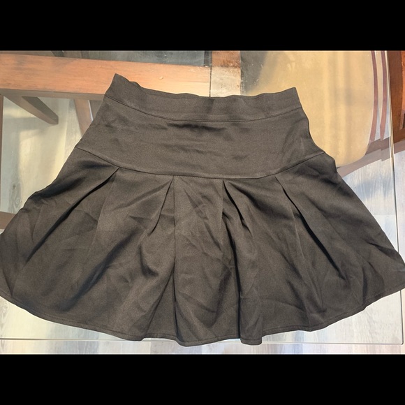 SHEIN Black Zip Skater Skirt - Picture 2 of 3